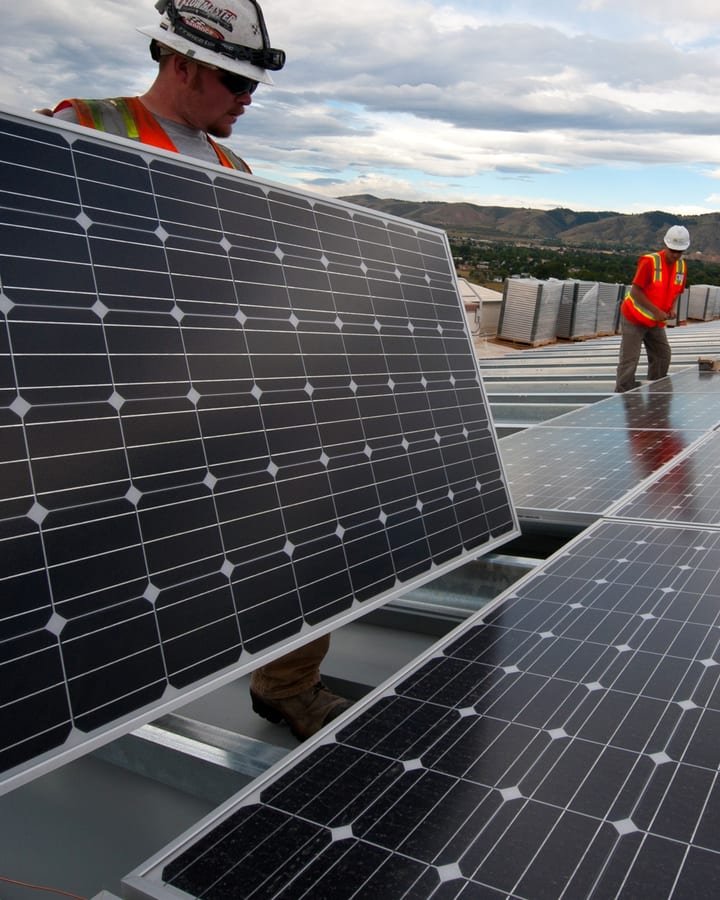 Instalação de módulos fotovoltaicos em cobertura metálica